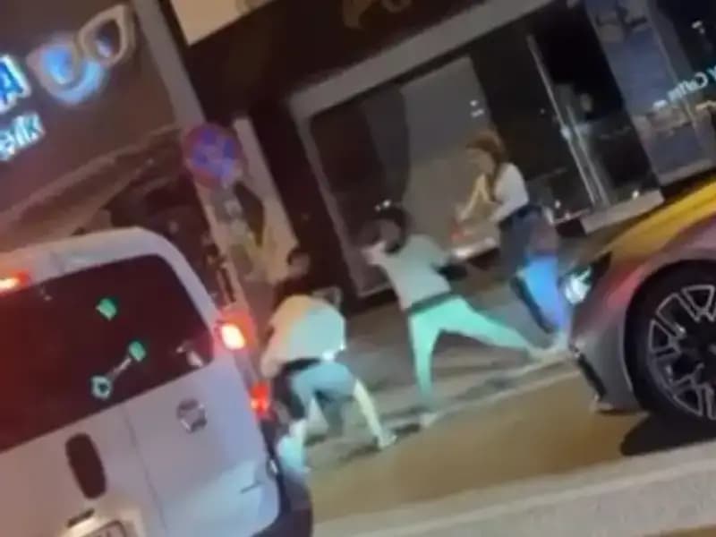 Cadde Boks Ringine Dönüştü: Sokaklarda Yumruklar Havada Uçuştu!