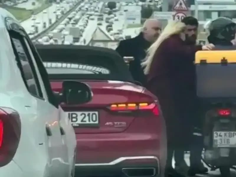 D-100'de Dehşet Anları: Motokuryeye Silah Çeken Sürücü Gözaltına Alındı