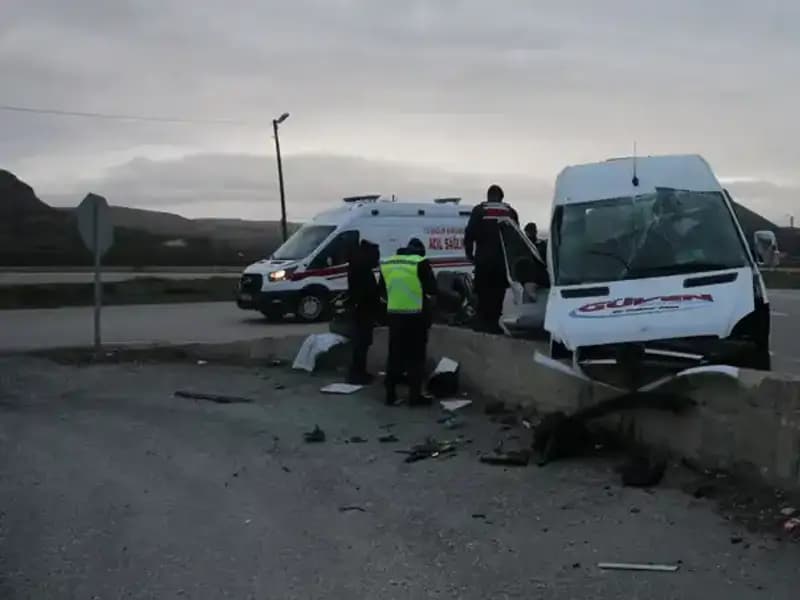 İşçi Servisi İstinad Duvarına Çarptı: Kaza Anı ve Sonrası