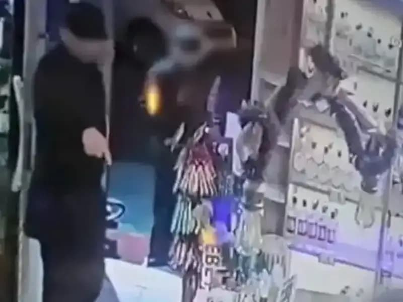 Binbir Suratı, Kurye Kılığındaki Polis Tarafından Suçüstü Yakalandı!