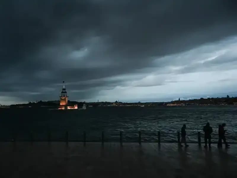 İstanbul'da Kar Yağışı Alarmı: 19 İlçe Etkileniyor!