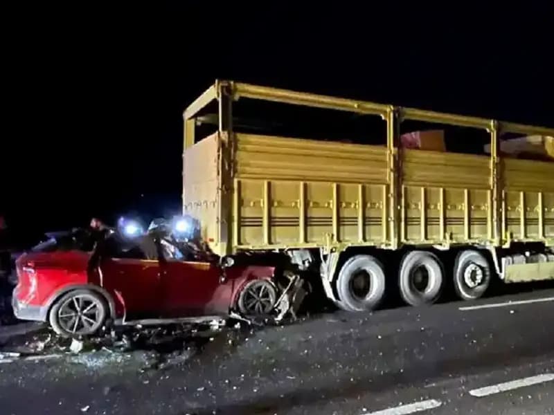 Kamyona Çarpan Araçta Trajik Kaza: Sürücü Hayatını Kaybetti