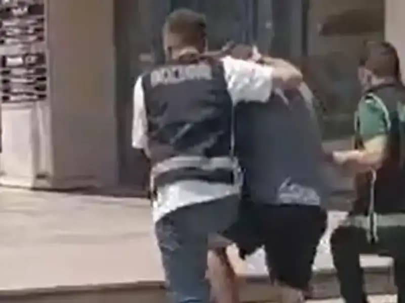 Sahte Dövizle Alışveriş Yapan Turistlerin Sınır Dışı Edilmesi: Olayın Detayları