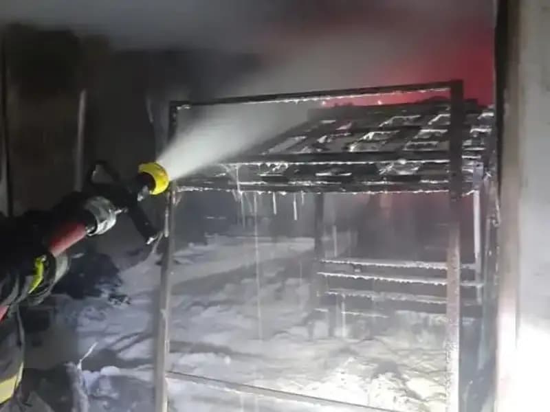 İşçilerin Kaldığı Konteynerde Yangın Paniği: Olay Yerinden İlk Görüntüler