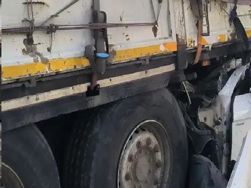 TIR'a Arkadan Saplanan Ok, Şok Edici Bir Kazaya Neden Oldu!