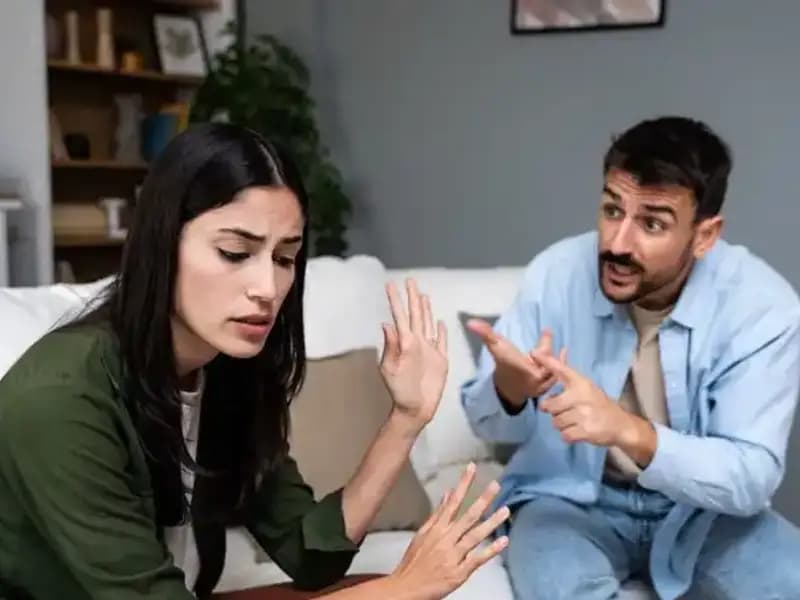 Evliliğinizi Tehdit Eden 4 Yıkıcı Davranış Nedir?