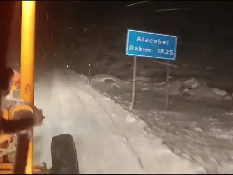 Antalya'da Tarihi Bir Kar Sürprizi! Şehir Beyaza Büründü