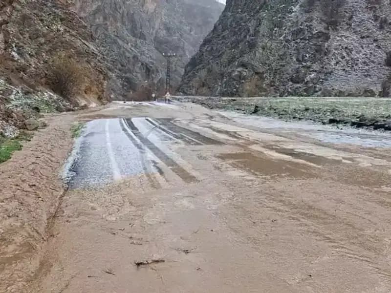 Tunceli’de Dolu ve Sağanak: Şehirde Hayat Durma Noktasına Geldi