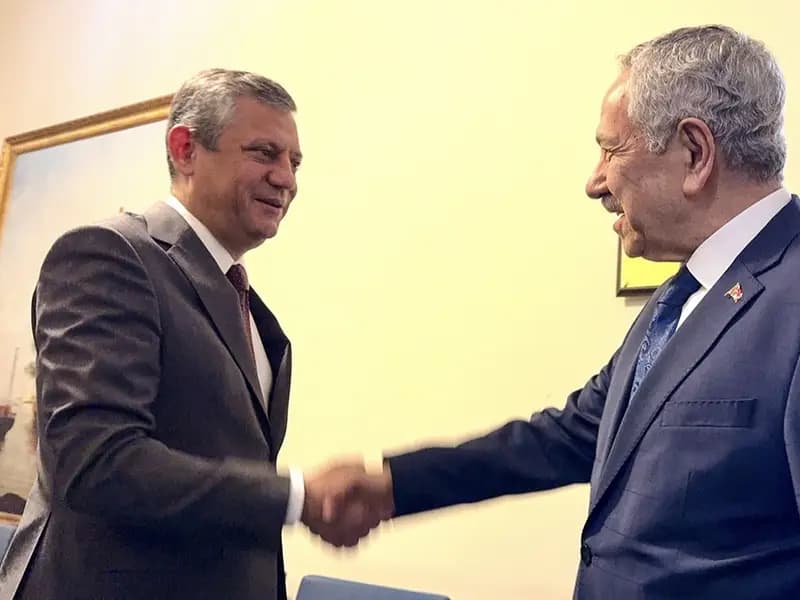 Özgür Özel, Bülent Arınç ile Meclis'te Görüşme Gerçekleştirdi