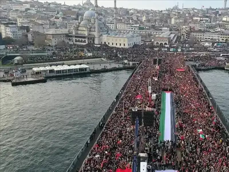 Gazze İçin Bir Araya Geldiler: On Binler Galata Köprüsü'nde Ses Verdi