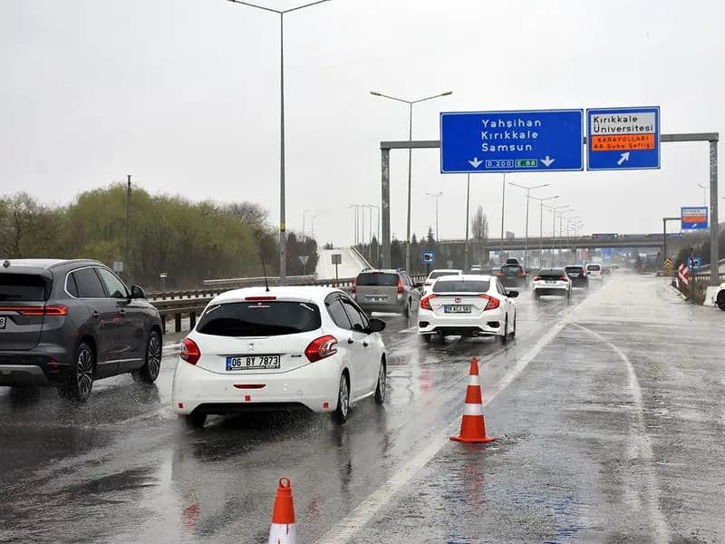 43 İl Arasında Bayram Trafiği: Kilit Kavşakta Yoğunluk