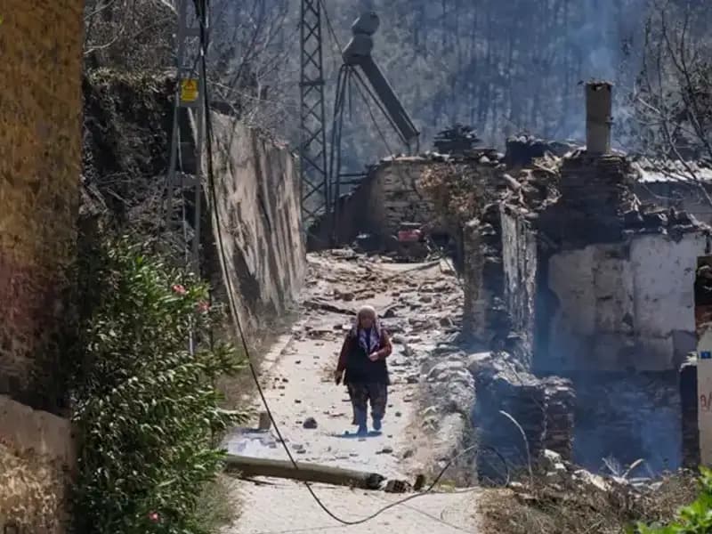 İzmir ve Bilecik’te Yangın Felaketi: 415 Bina Yok Oldu