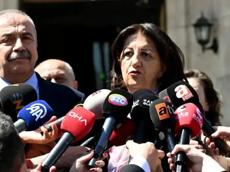 Sırrı Süreyya Önder: Popüler Siyasetçinin Hastalığı ve Yaşamı Üzerine Derinlemesine Inceleme