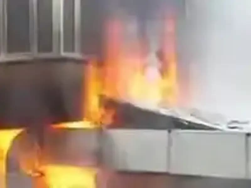 İstanbul'da Kafede Çıkan Yangın, Araçlar ve Ekipler Olay Yerinde!