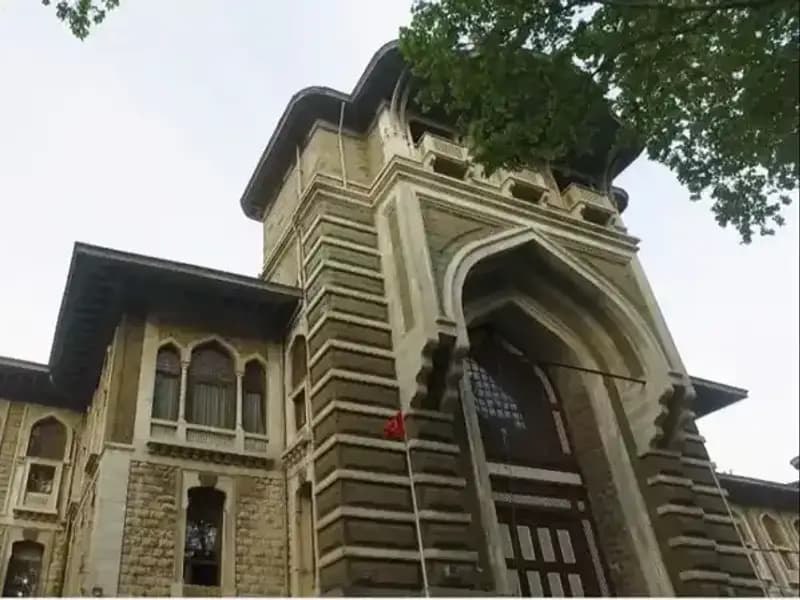 İstanbul Erkek Lisesi'nde Kavga: Müdür ve Yardımcıları Görevden Alındı