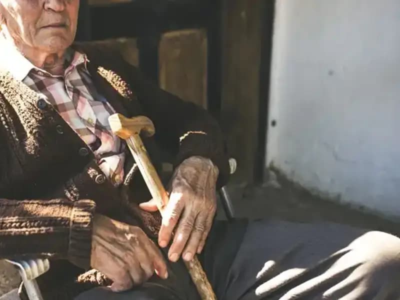 100 Yaşındaki Deneklerden 16'sı Depresyonda: Yalnızlık ve Alzheimer İlişkisi