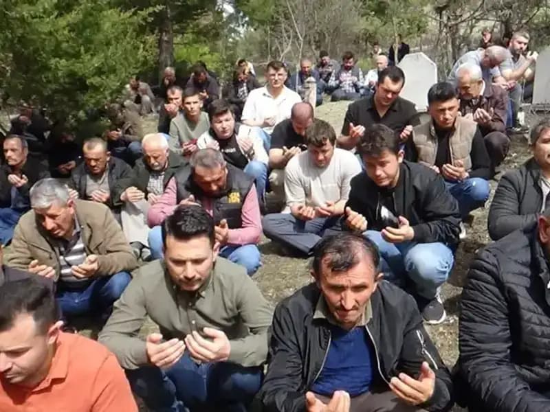 Bir Köy, Sevgili Öğretmenini Gözyaşlarıyla Uğurladı!