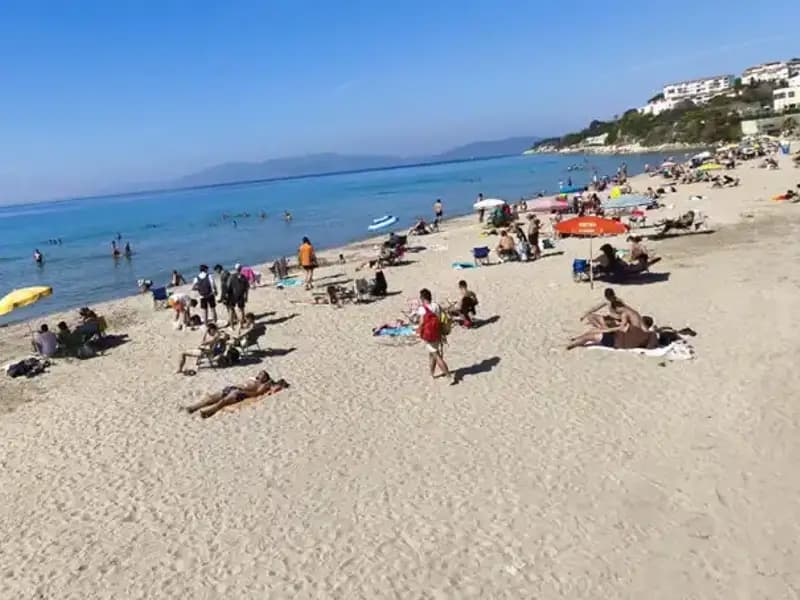 Yazın Gelmesiyle Plajlar Kalabalıklaştı, Sıcaklık 29 Dereceyi Aştı