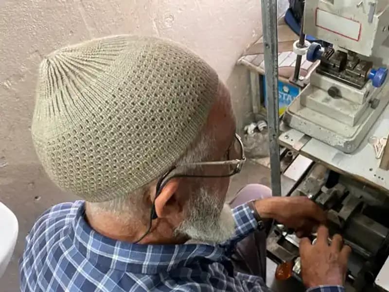 28 Yıl Boyunca 4 Metrekarelik Dükkanında Bir Hayat: Saray Gibi Hissettiren Anılar