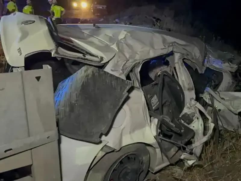 Ters Şeride Giren Araç Tankerle Çarpıştı: Can Kaybı ve Yaralılar