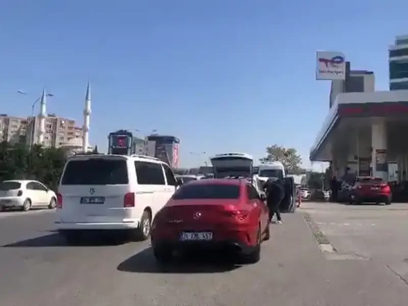 Deprem Sonrası Akaryakıt İstasyonlarında Uzun Kuyruklar: Sebepler ve Çözümler