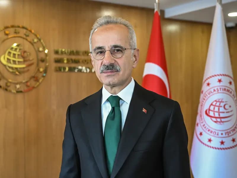 Hürmüz Boğazı'nda 15 Türk Gemisi Bekliyor, Bakan Uraloğlu Açıklama Yaptı