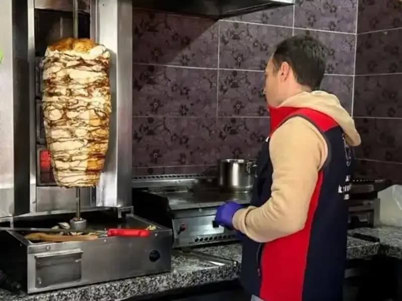 Tavuk Döner Alarmı: İşletmelere Yapılan Baskınlar Artıyor!
