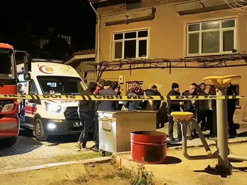 Esrarengiz Yangında Yaşlı Adamın Cansız Bedeni Bulundu
