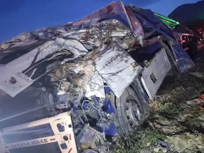 Ölüm Virajında Trajik Kaza: Hayatını Kaybedenlerin Acı Hikayesi