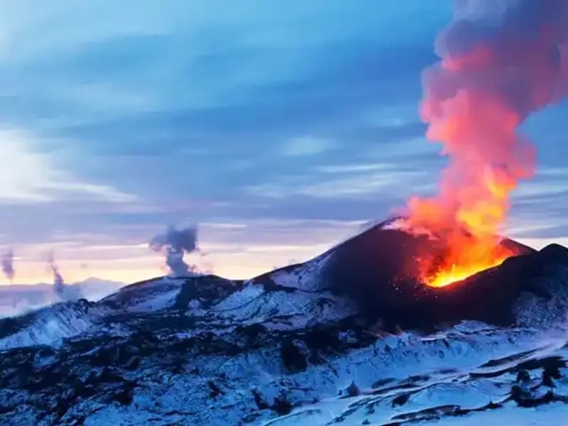Kamçatka’da Tarihi Yanardağ Patlaması: 600 Yıl Sonra İlk Kez