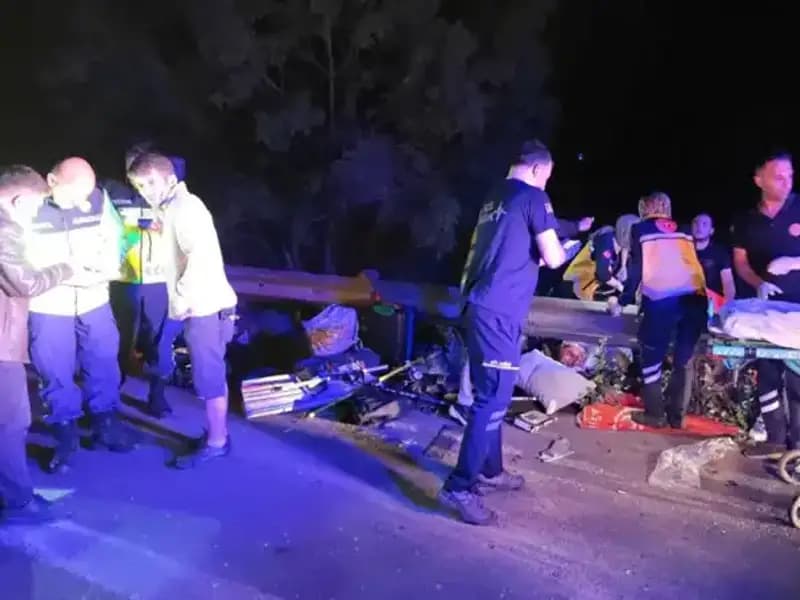 : Minibüs Kazasında Düşen Yolcular: Can Güvenliği Tehlikede mi?