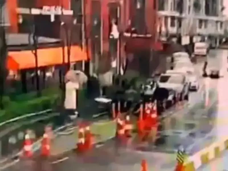 İstanbul’da Fırtınada Devrilen Tabelanın Altında Kalan Genç Hayatını Kaybetti