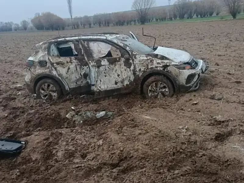 Şarampole Devrilen Otomobilde İki Kişi Yaralandı: Kaza Anı ve Detaylar