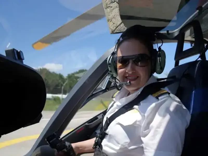 Türkiye’nin İlk ve Tek Kadın Ambulans Helikopter Pilotunun İlham Verici Hikayesi