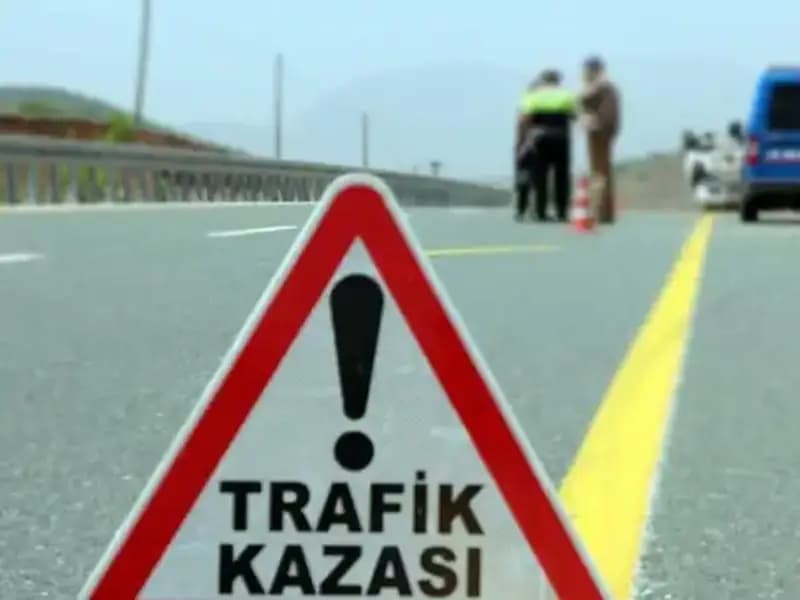 Otomobil ve Hafif Ticari Araç Çarpıştı: 6 Kişi Hayatını Kaybetti