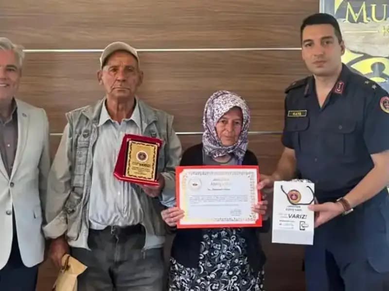 Tek Varlıkları Olan Evi Jandarmaya Bağışladılar: İnsanlık Dersi Verildi