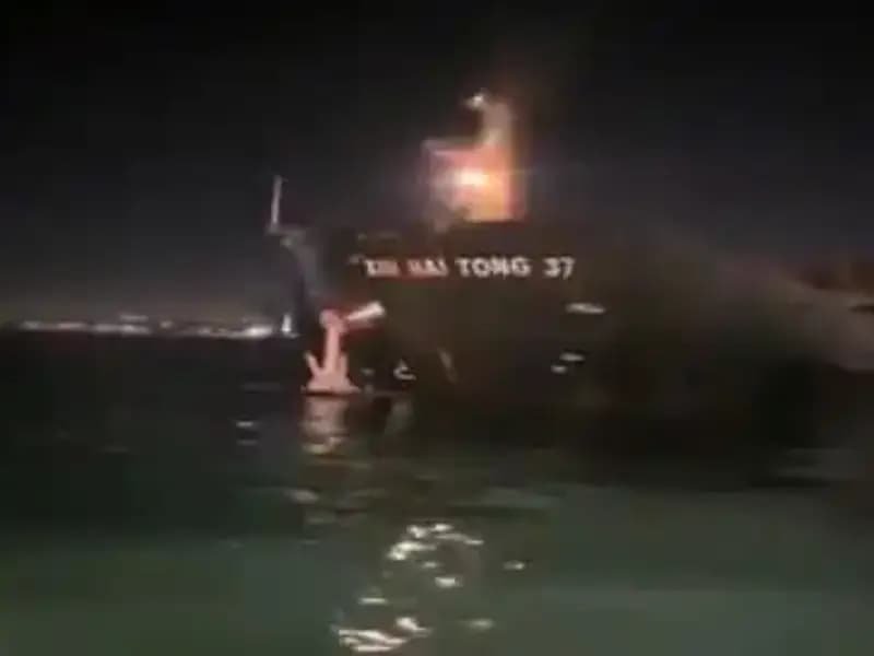 Ahırkapı’da Yük Gemisi Karaya Oturdu: Kurtarma Çalışmaları Başladı