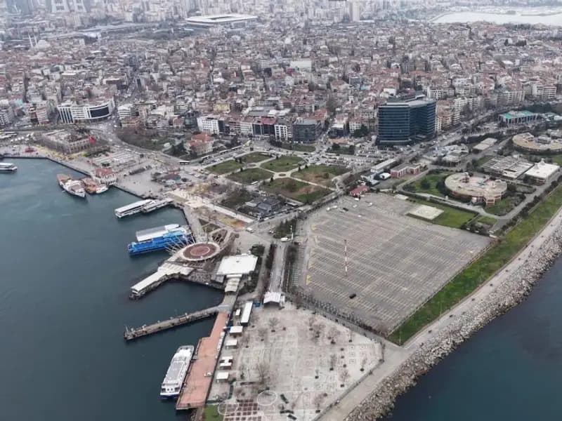 Kadıköy Rıhtım Meydanı'na Cami Projesi İçin Otopark Boşaltılıyor