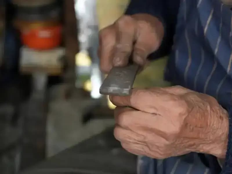 Son Teneke Ustası: Geleneksel Sanatı Dünyaya Tanıtıyor