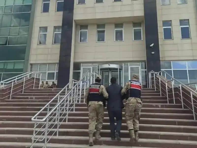 Hapis Cezası ile Aranan Şüpheli, İnternet Kafede Saklanırken Yakalandı!