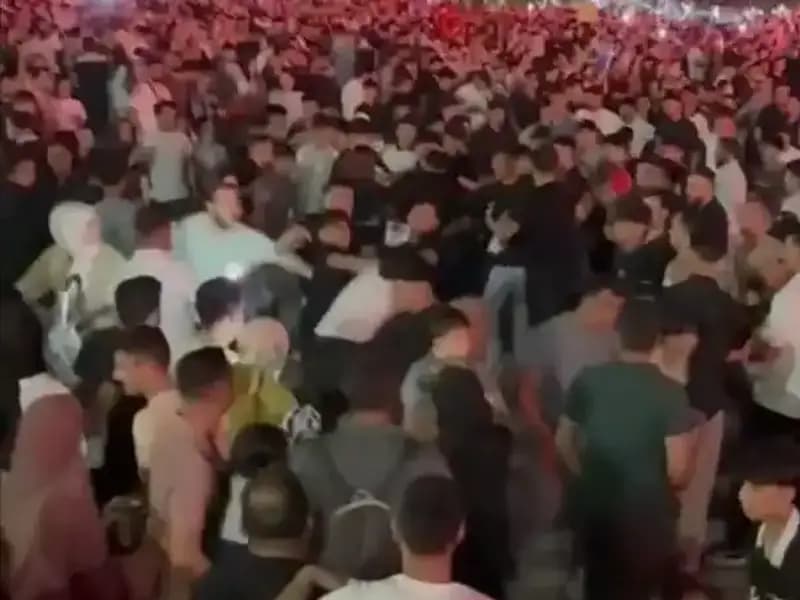 Konserde Bıçaklı Kavga: Üç Kişi Yaralandı, Olay Anı Kamerada