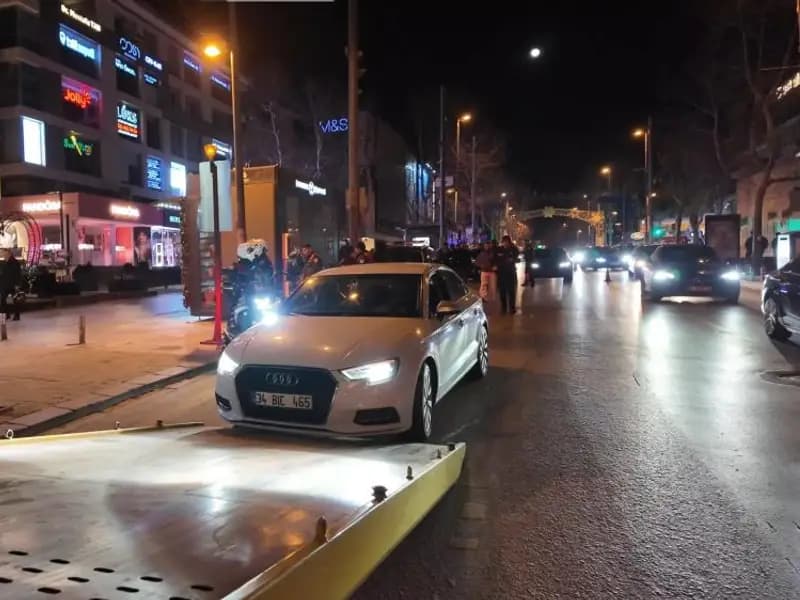Kadıköy'de Makas Atan Sürücüye 90 Bin Lira Ceza Kesildi