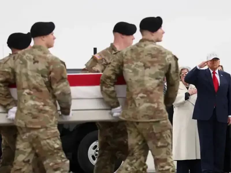 ABD'li Askerlerin İran Savaşı'ndaki Son Yolculuğu: Trump'ın Duygusal Saygısı