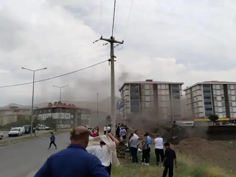 Bitlis'te Doğalgaz Hattında Patlama: Can ve Mal Kaybı Olup Olmadığı Henüz Belirsiz