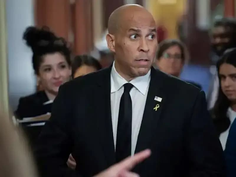 ABD'li Senatör 25 Saatlik Konuşmayla Rekor Kırdı, Politika Dünyası Şokta!