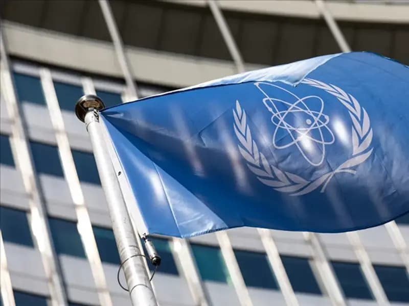 İran'da Buşehr Nükleer Santrali'ne Füze İSabet Etti, Hasar Yok