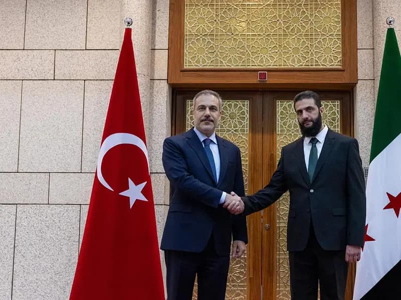 Bakan Fidan, Suriyedeki Yeni Yönetim Lideri Ahmed eşŞara ile Görüştü