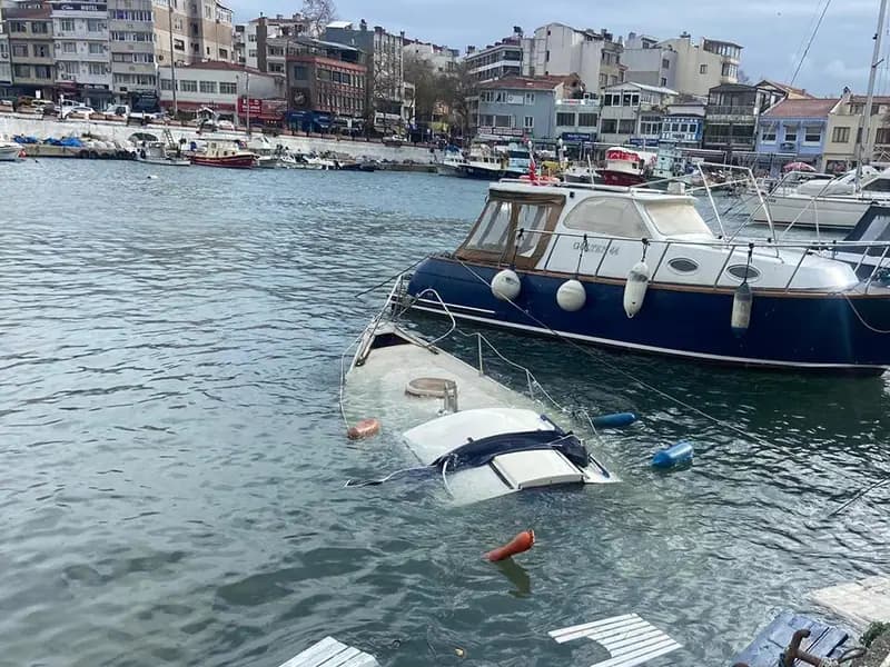 Çanakkale'de Kuvvetli Yağış Sonucunda 8 Metrelik Tekne Battı
