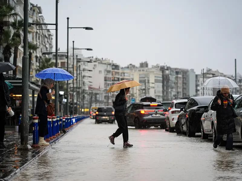 Ramazan Bayramı'nda Hava Durumu: Sıcaklık Düşecek, Yağışlar Devam Edecek