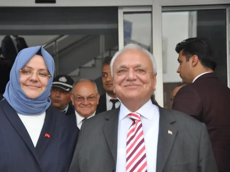 Eski Bakanlar Zincirleme Trafik Kazasında Yaralandı, Soruşturma Başlatıldı